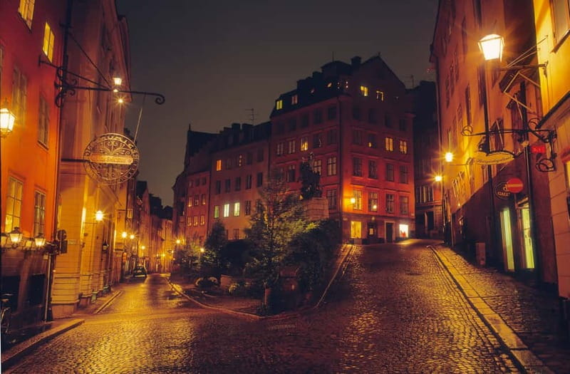 Stockholm: Old Town Historical Walking Tour - Narrow streets and the old marketplace