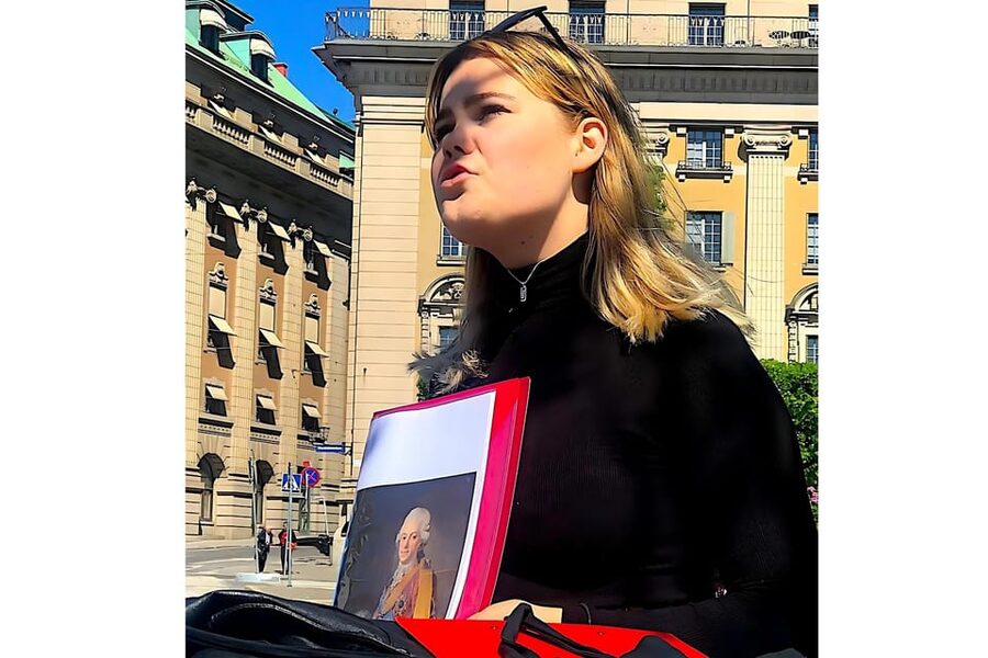 Stockholm: Old Town Walking Tour with Local Guide - The Royal Palace, cathedral, and Nobel Museum