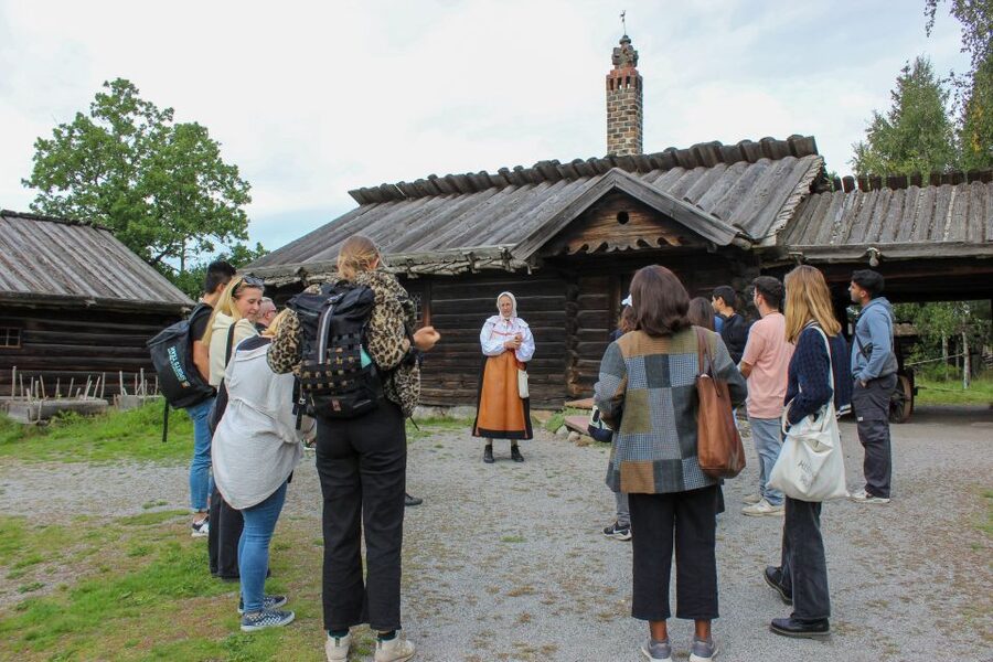 Stockholm: Personalized Guided Tour for Families - A guide who can change the tone of the day