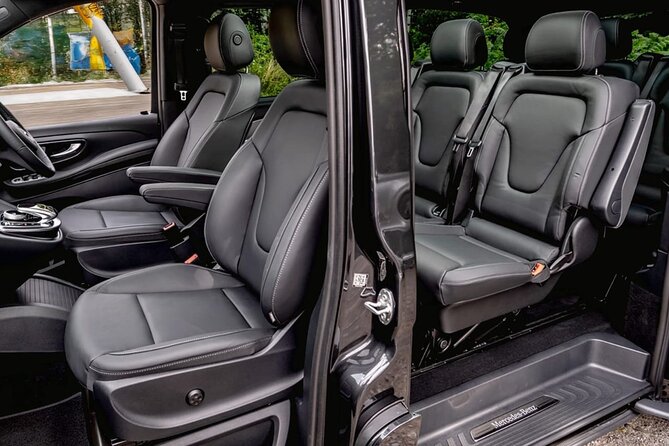 Stockholm- Private transfer to/from Arlanda Airport and city - Assistance that makes the service useful