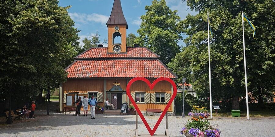 Stockholm: Sigtuna Guided Boat Tour with Optional Museum - Arriving in Sigtuna, Sweden’s early town