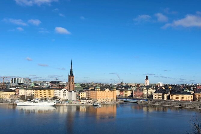 Stockholm Small Group Food Tour with 7 Classic Food Tastings - Small Groups Make the Guide More Important