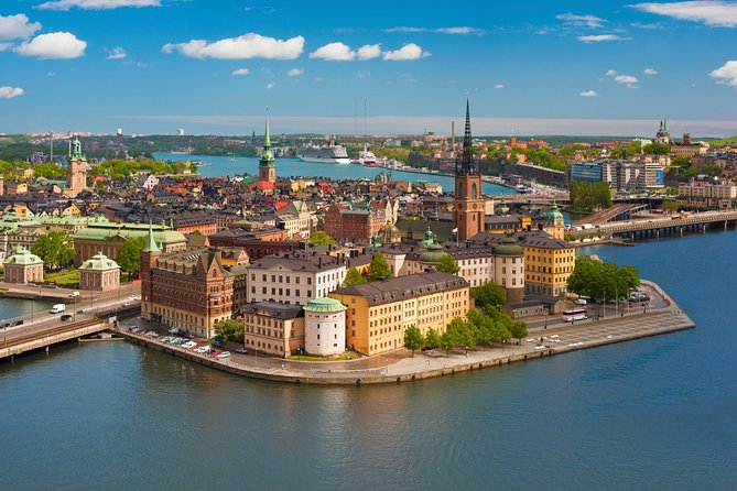Stockholm Syndrome Private Walking Tour - Gamla Stan, statues, and narrow medieval lanes