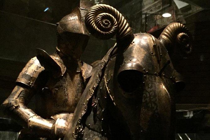Stockholm Top attractions all-inclusive Gran Tour - Walking through Gamla Stan