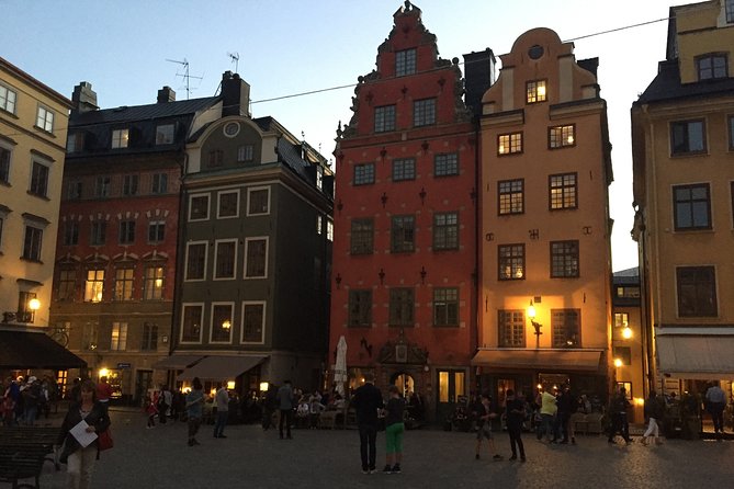 Stockholm Top attractions all-inclusive Gran Tour Winter Edition - Walking through medieval Gamla Stan