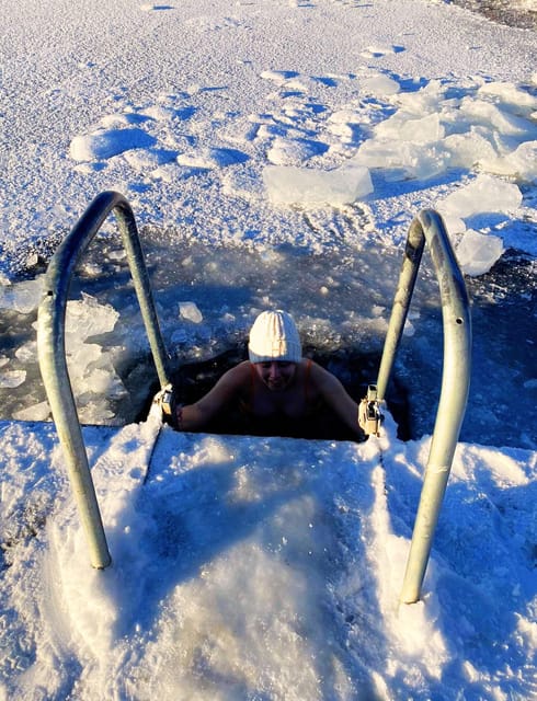 Stockholm: Traditional Sauna & Polar Plunge in Baltic Sea - The five-minute welcome and safety briefing