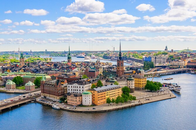 Stockholm Troll Hunt: Self-Guided Old Town Adventure - Parliament, palace power, and Sweden’s royal armour