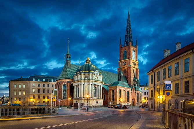 Stockholm Walking Tour with Audioguide on Your Smartphone - City Hall gives you the grand opening
