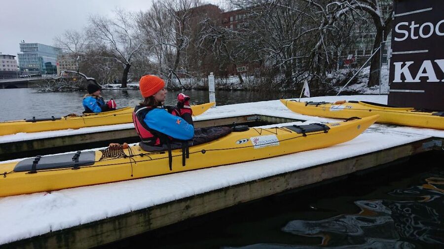 Stockholm: Winter City Kayaking Tour - Lunch, fika, and a warm break