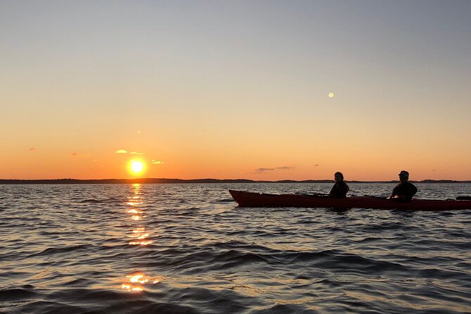 Sunset Kayak Tour in the Stockholm Archipelago + Swedish Fika - Swedish fika on one of the islands