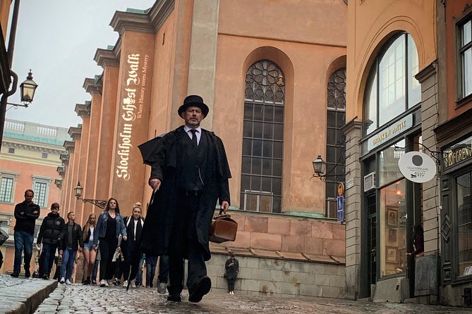 The Original Stockholm Ghost Walk and Historical Tour - Gamla Stan - The lantern and the sensory details