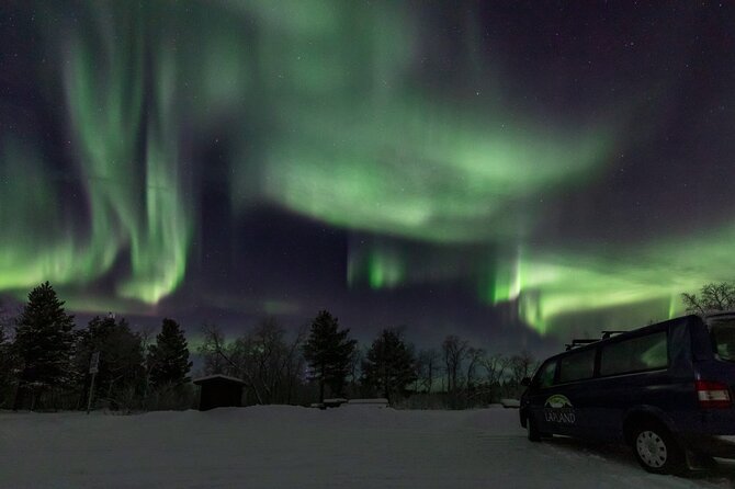 The Ultimate Aurora Photo Adventure - Learning the camera setup in the snow
