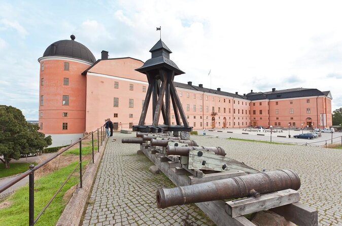 Uppsala Must See 2h city walk - 2h tour of all big attractions! - Key points to know before booking