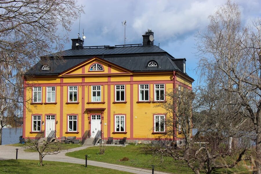 Vaxholm & Stockholm Archipelago: Guided Excursion, Day Trip - Walking past artillery tracks to the beach